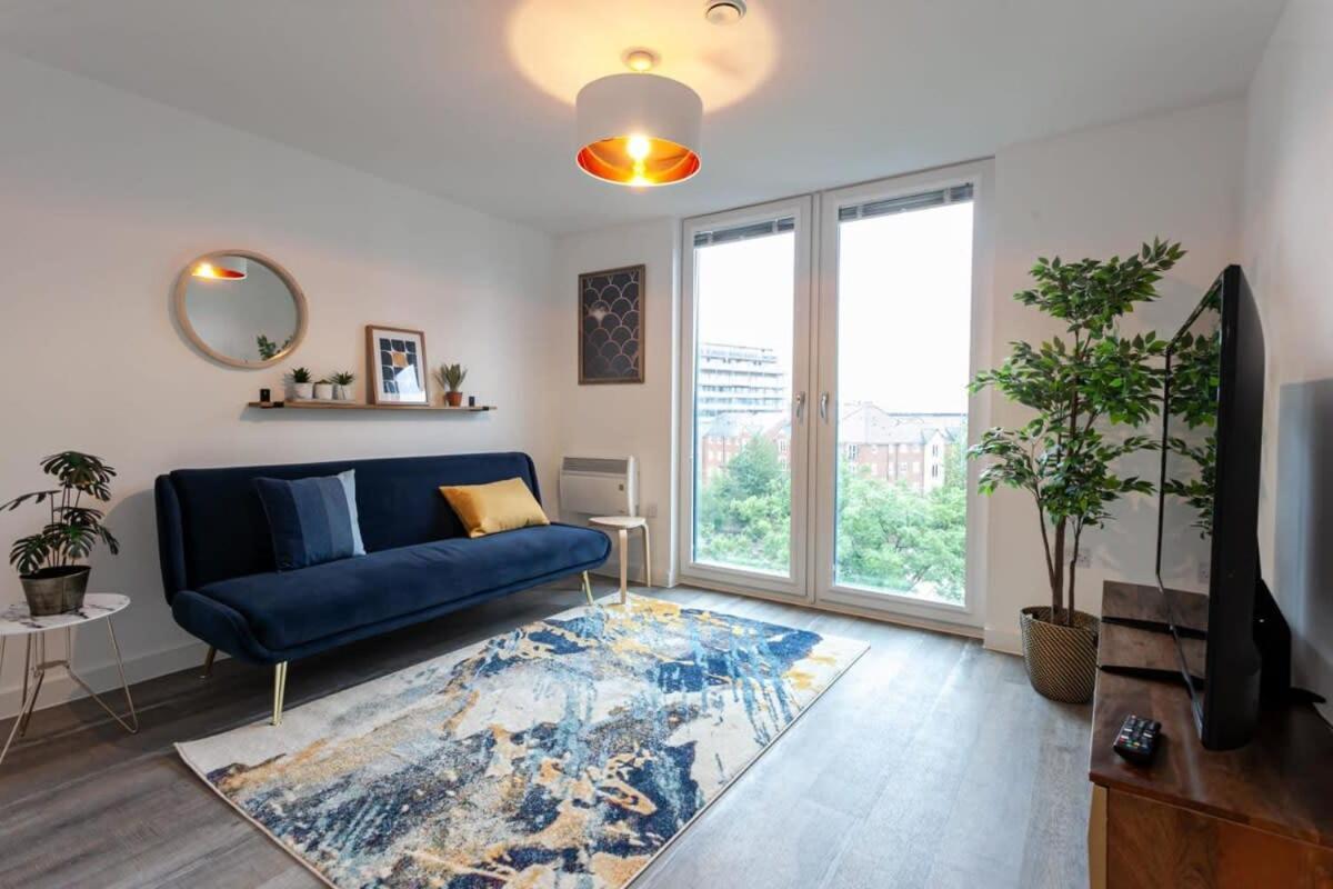 Superb 2 Bed Flat 5Min To Old Trafford Stadium Manchester Exterior foto